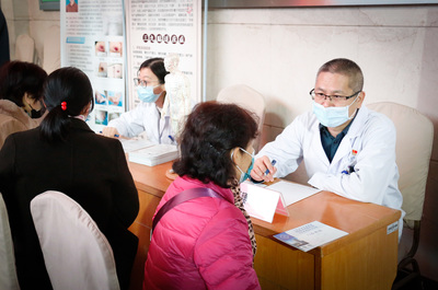 關(guān)注老年專病 守護(hù)老人健康--我院舉辦老年專病大型義診活動(dòng)