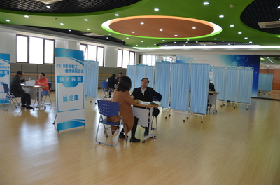 我校邀請(qǐng)資深醫(yī)學(xué)專家來校開展專項(xiàng)健康咨詢