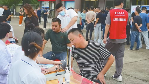 益陽近百名貨車司機集中加入工會，享受健康咨詢服務