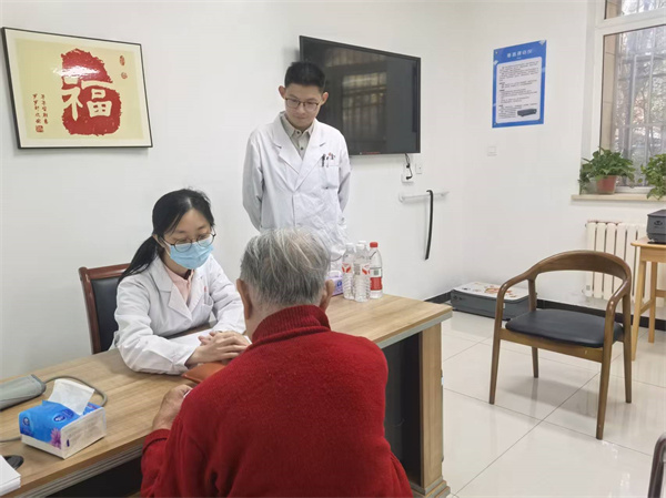 東方焦點 | 內通外調護健康，聯合義診惠老兵——北京中醫藥大學東方醫院開展健康咨詢服務
